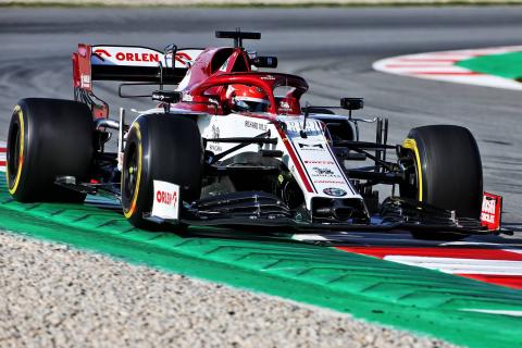 Kubica fastest, Vettel spins as second F1 test begins