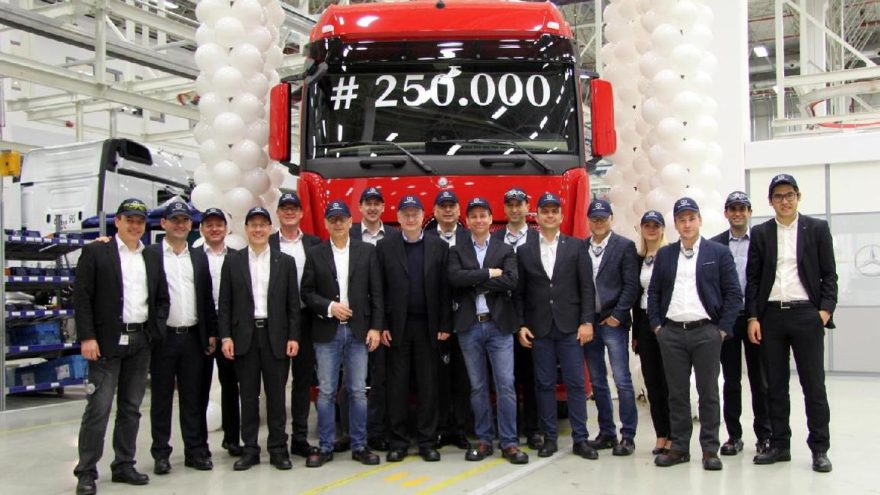 Aksaray’daki fabrikada 250 bininci Mercedes-Benz kamyon üretildi!