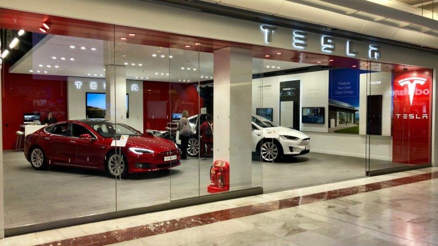 Tesla’nın üzerindeki kara bulutlar iflasın habercisi mi?