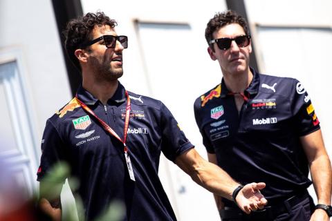 Ricciardo sets deadline for F1 future deal