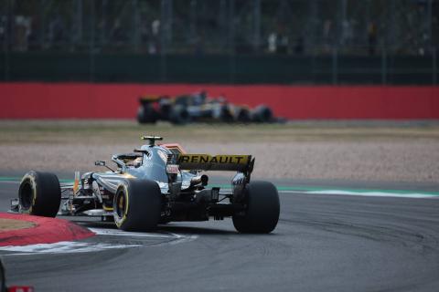 Sainz fears Renault exposed to Haas, Sauber without engine upgrades