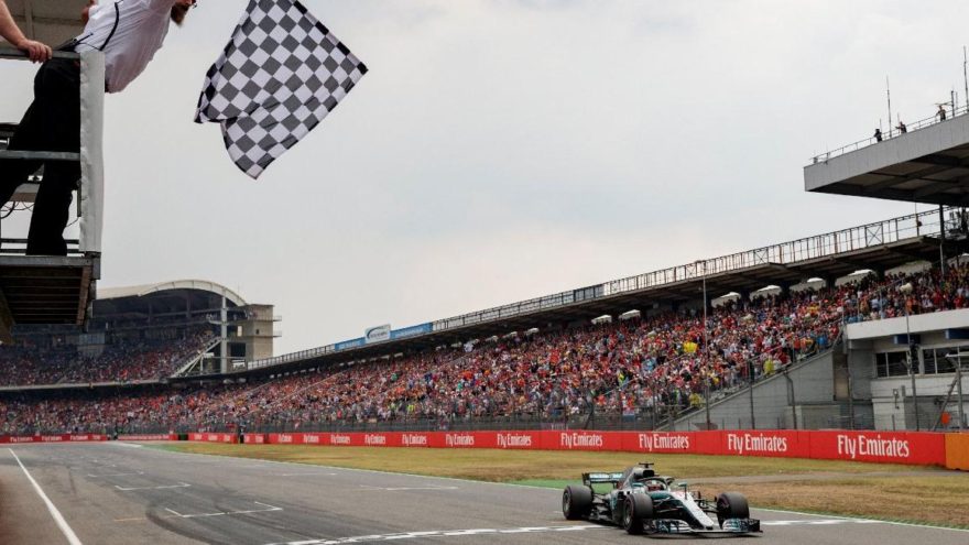 Almanya’da Vettel’in kazası Hamilton’a yaradı!