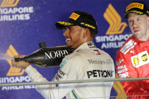 Hamilton proud to have avoided Vettel-like mistakes