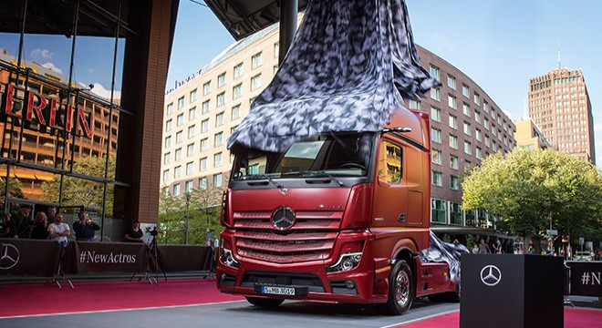 Yeni Mercedes-Benz Actros Geleceğe Işık Tutuyor