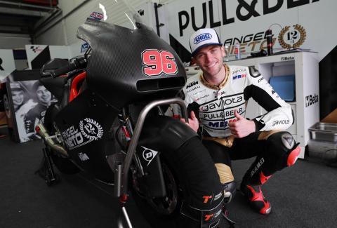 Moto2: Dixon quickest in the wet