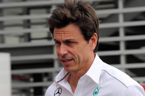 Wolff injured knee during Mercedes F1 celebrations