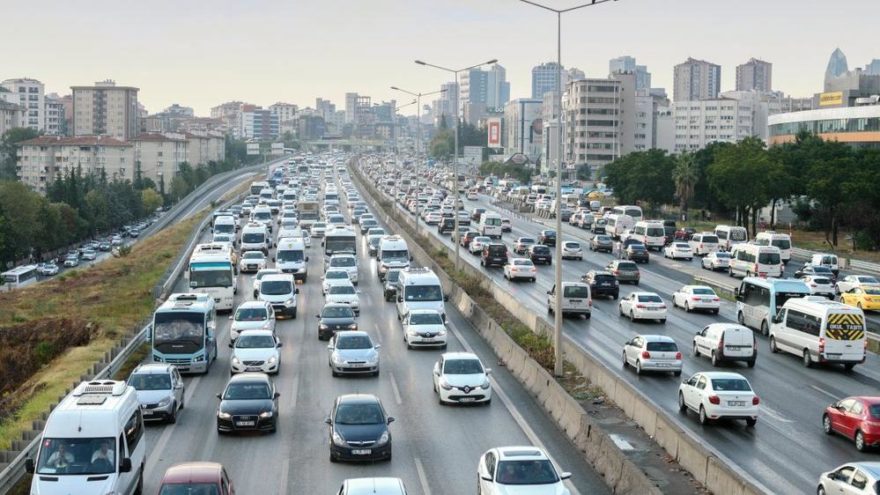 Türkiye’de trafiğe kayıtlı araç sayısı kaç oldu?