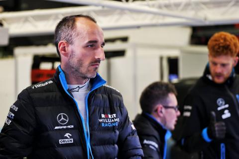 Kubica has 'a lot to discover' on "emotional" second F1 debut