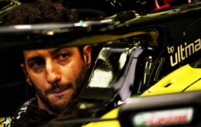 Ricciardo: Renault doing too much, being too clever
