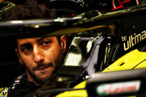 Ricciardo: Renault doing too much, being too clever