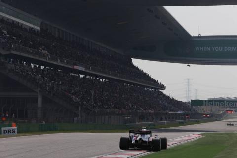 Kvyat, Sainz disagree over Lap 1 clash Kvyat, Sainz disagree over Lap 1 clash