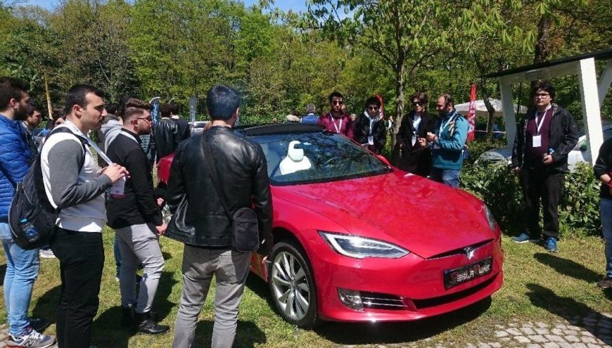 İstanbul’dan elektrikli ve hibrit otomobiller geçti! İstanbul’dan elektrikli ve hibrit otomobiller geçti!
