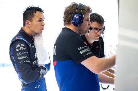 Toro Rosso “surprised” by Albon’s strong technical feedback Toro Rosso “surprised” by Albon’s strong technical feedback