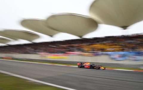 Brawn: 'Lure' of F1 fastest lap point working as hoped Brawn: 'Lure' of F1 fastest lap point working as hoped