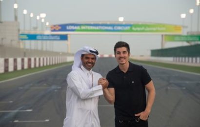 Vinales supports young Qatari riders