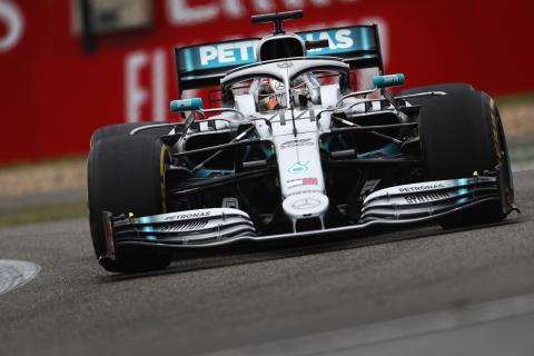 Hamilton: Mercedes’ 2019 F1 car ‘hard to work with’