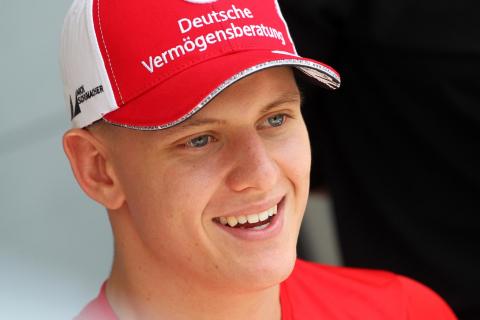 Schumacher, Alonso headline Bahrain F1 test line-up