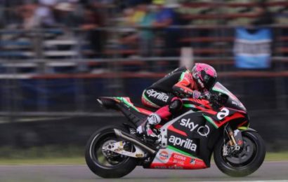 Espargaro's pursuit of Quartararo slides away