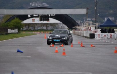 BMW’nin kadın kullanıcıları “Performans Sürüş Eğitimi” ile piste indi