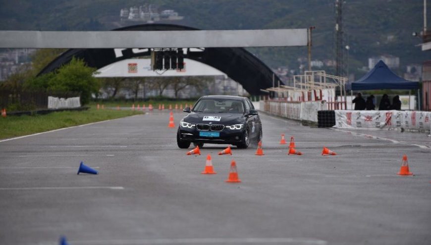 BMW’nin kadın kullanıcıları “Performans Sürüş Eğitimi” ile piste indi BMW’nin kadın kullanıcıları “Performans Sürüş Eğitimi” ile piste indi