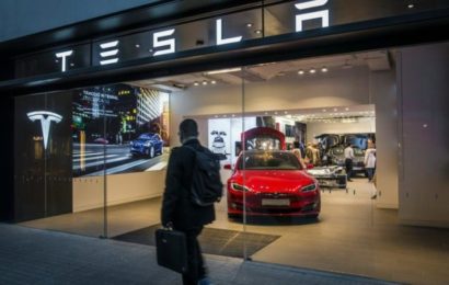 Tesla’nın “otomatik pilot” özelliği tüm araçlarında bulunacak
