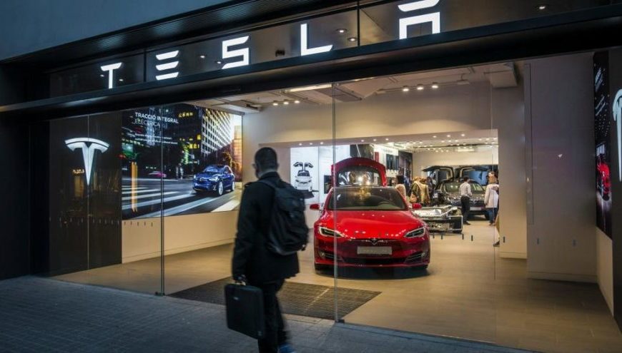 Tesla’nın “otomatik pilot” özelliği tüm araçlarında bulunacak