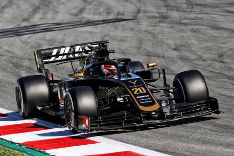 Magnussen leads morning of second Spain F1 test day