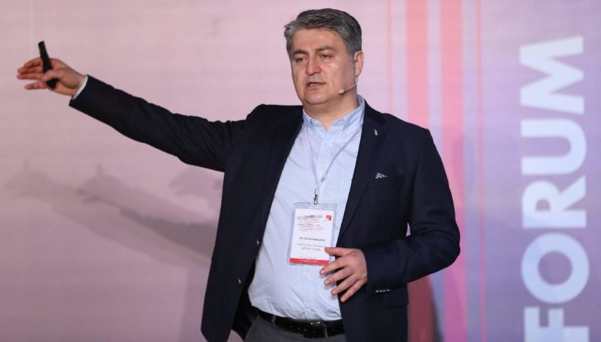 Otomobilden fazlasını yapmak üzere yola çıktık