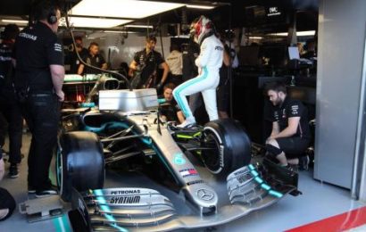 Hamilton's car suffers pre-race hydraulic leak