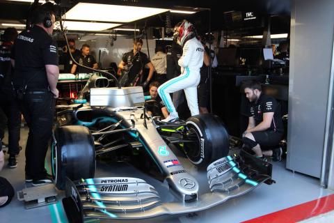 Hamilton's car suffers pre-race hydraulic leak Hamilton's car suffers pre-race hydraulic leak