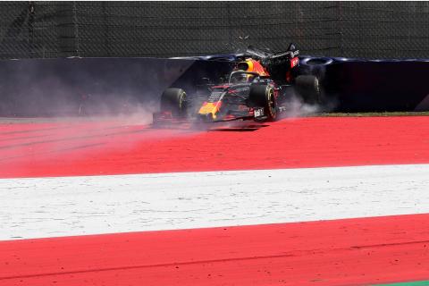 Verstappen blames "tricky" wind for FP2 crash