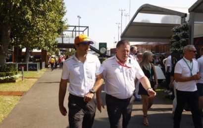 Sainz to tee off against F1 team bosses in charity golf event