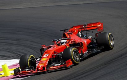 Vettel: Mercedes ve Hamilton bizimle oynuyor