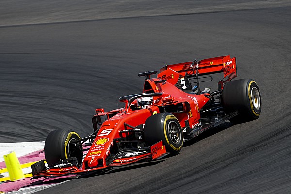 Vettel: Mercedes ve Hamilton bizimle oynuyor