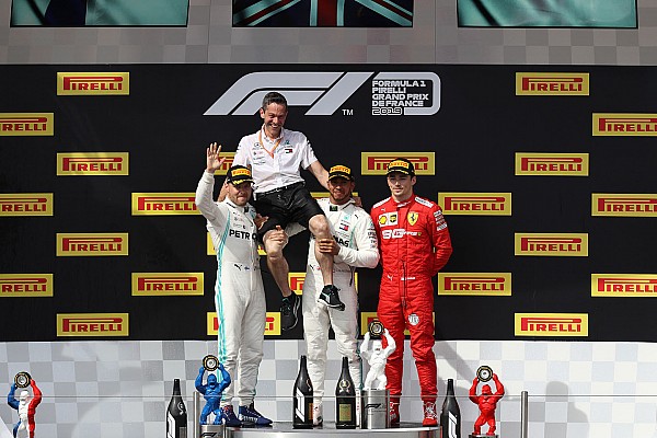 Wolff: “Sıkıcı” yarış için pisti suçlayın