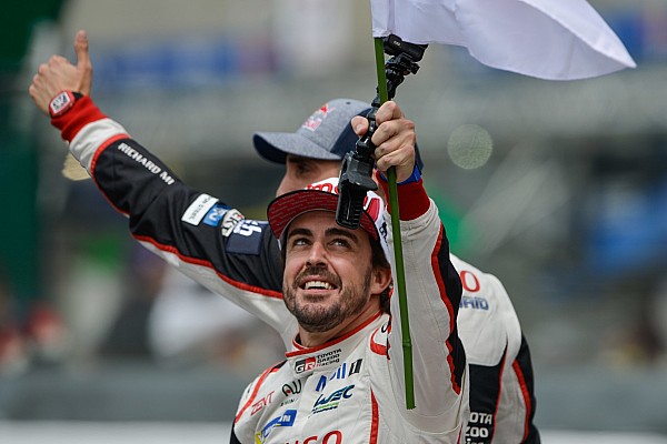 İspanyol basınına göre Alonso, Ferrari koltuğu için zorlamaya devam ediyor