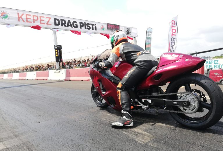 Drag Şampiyonası Kepez’de Nefes Kesti