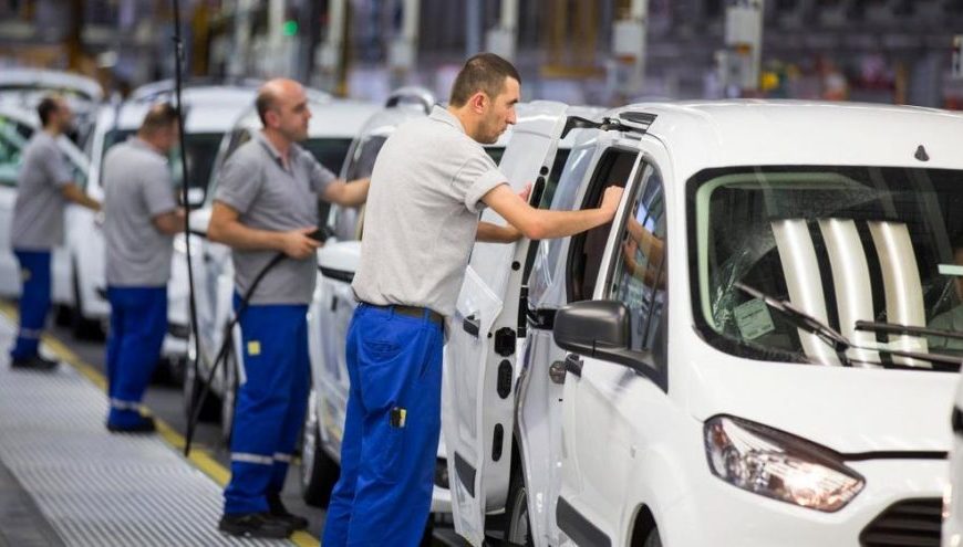 Otomotiv sektörü ihracatta liderliği bırakmadı