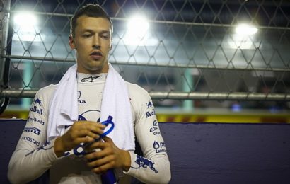 Kvyat: “Raikkonen ilk viraj savunmasıyla intihar etti”