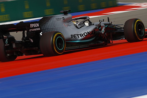 Hamilton: “Ferrari düzlüklerde 0.8 saniye kazanıyor”