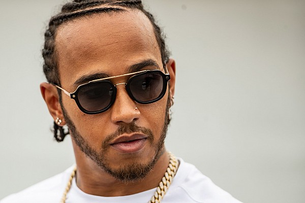 Hamilton: “Ferrari’ye geçiş bir seçenek”