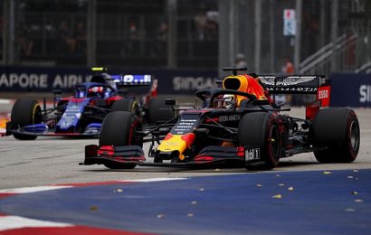 Singapur GP: Verstappen hızlı başladı, Bottas kaza yaptı