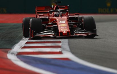 Vettel araçta tamamen mutlu değil