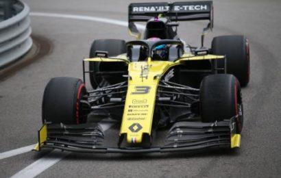 Renault brings new front wing to Japanese GP
