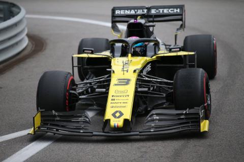 Renault brings new front wing to Japanese GP