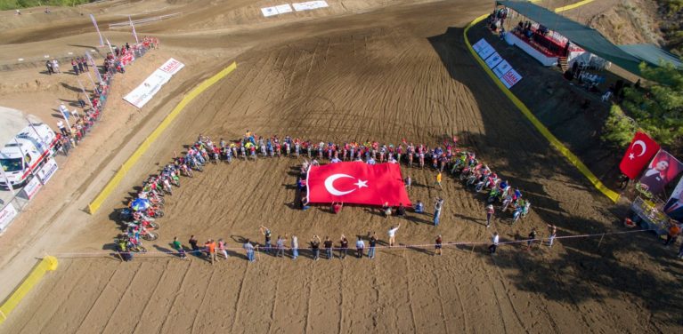 Sporcularımızdan Mehmetçik’e Selam Sporcularımızdan Mehmetçik’e Selam