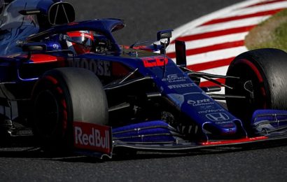 Villeneuve: “Kvyat, Red Bull için bir seçenek değil”