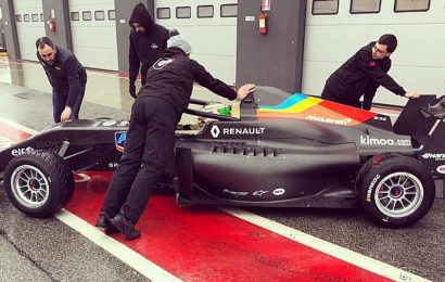 Alonso’nun takımının da mücadele edeceği yeni Formula Renault aracı tanıtıldı