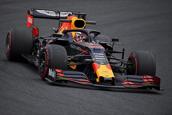 Verstappen, Red Bull-Honda’nın “daha fazla risk almasını” istiyor