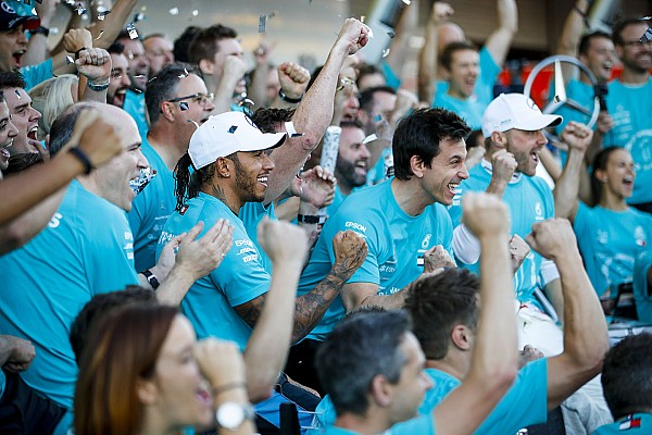 Hamilton: “2019 şampiyonluğu, Lauda’nın kaybından sonra diğerleri kadar mutlu hissettirmiyor”